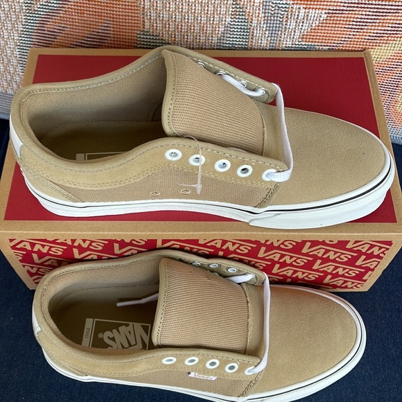 Vans WMNS Chukka Low
Incense/White
VN0A5HEX3BW
Sneakers - Picture 3 of 16